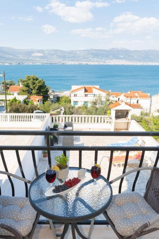 Ferienwohnung In Arbanija Mit Meerblick, Balkon, Klimaanlage, W-Lan 5137-1 Trogir Exterior foto