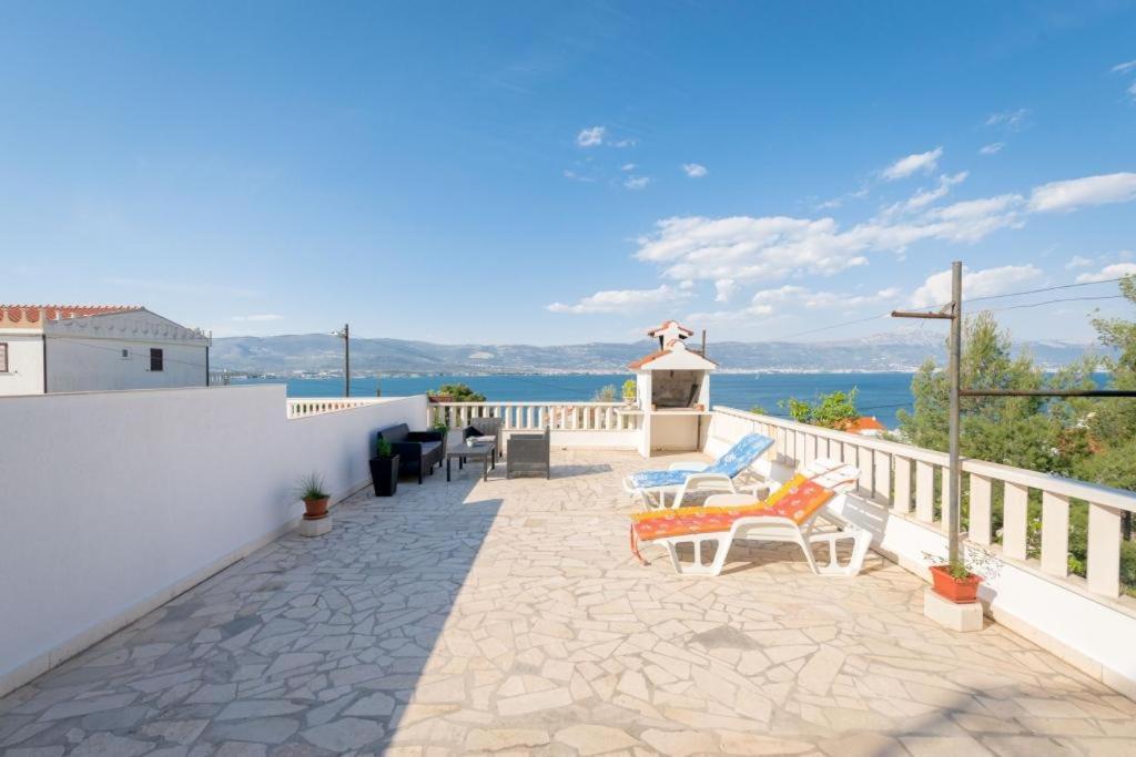 Ferienwohnung In Arbanija Mit Meerblick, Balkon, Klimaanlage, W-Lan 5137-1 Trogir Exterior foto